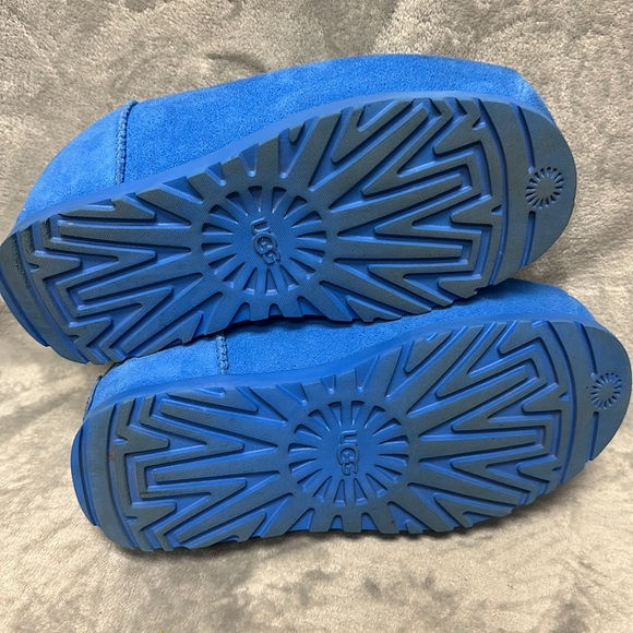 UGG Pumped Platform Slides Size 8 - Picture 6 of 10